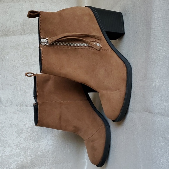 H&M Shoes - H&M Brown Faux Suede Ankle Boots SIZE: 5.5